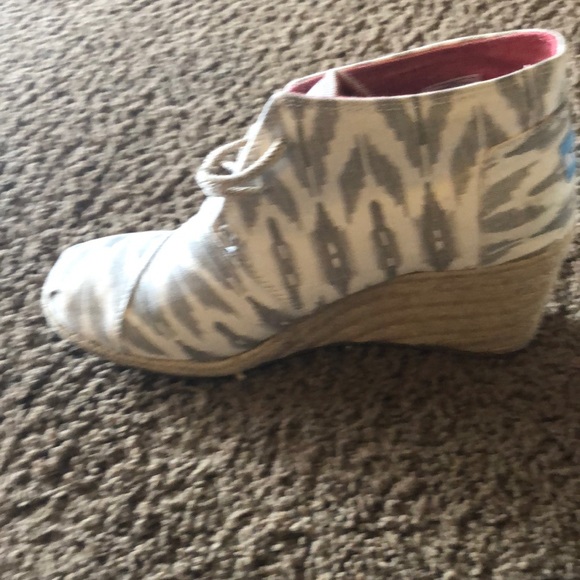 Patterned Booties - Picture 2 of 4